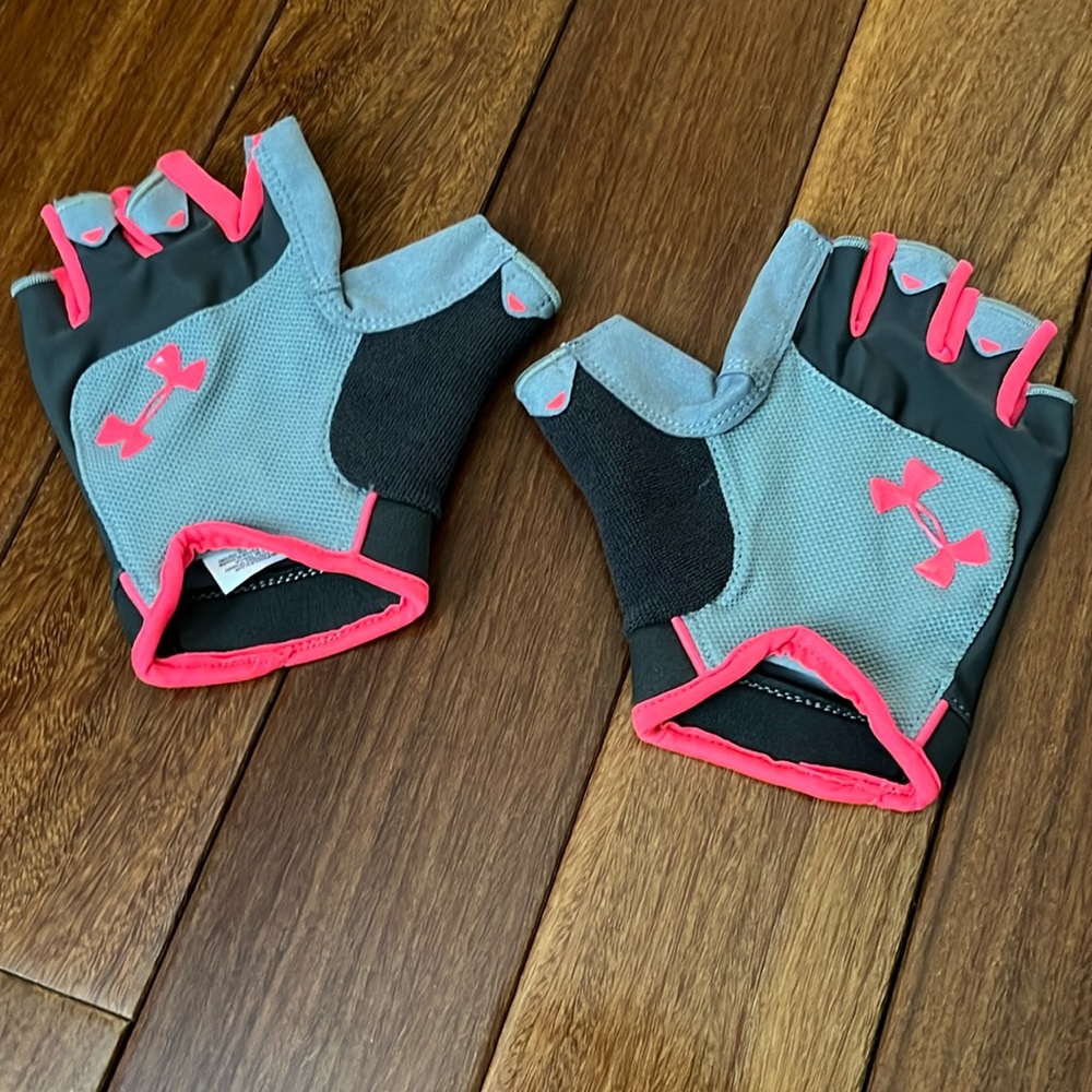Under Armour cycling gloves